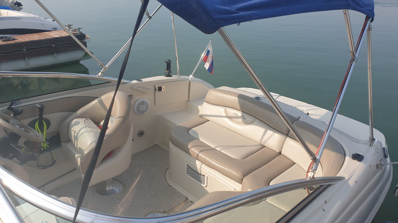 Sea Ray SUNDECK 200_8