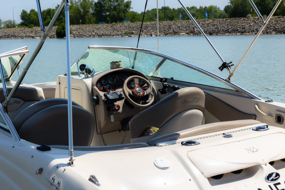 Sea Ray SUNDECK 200_3