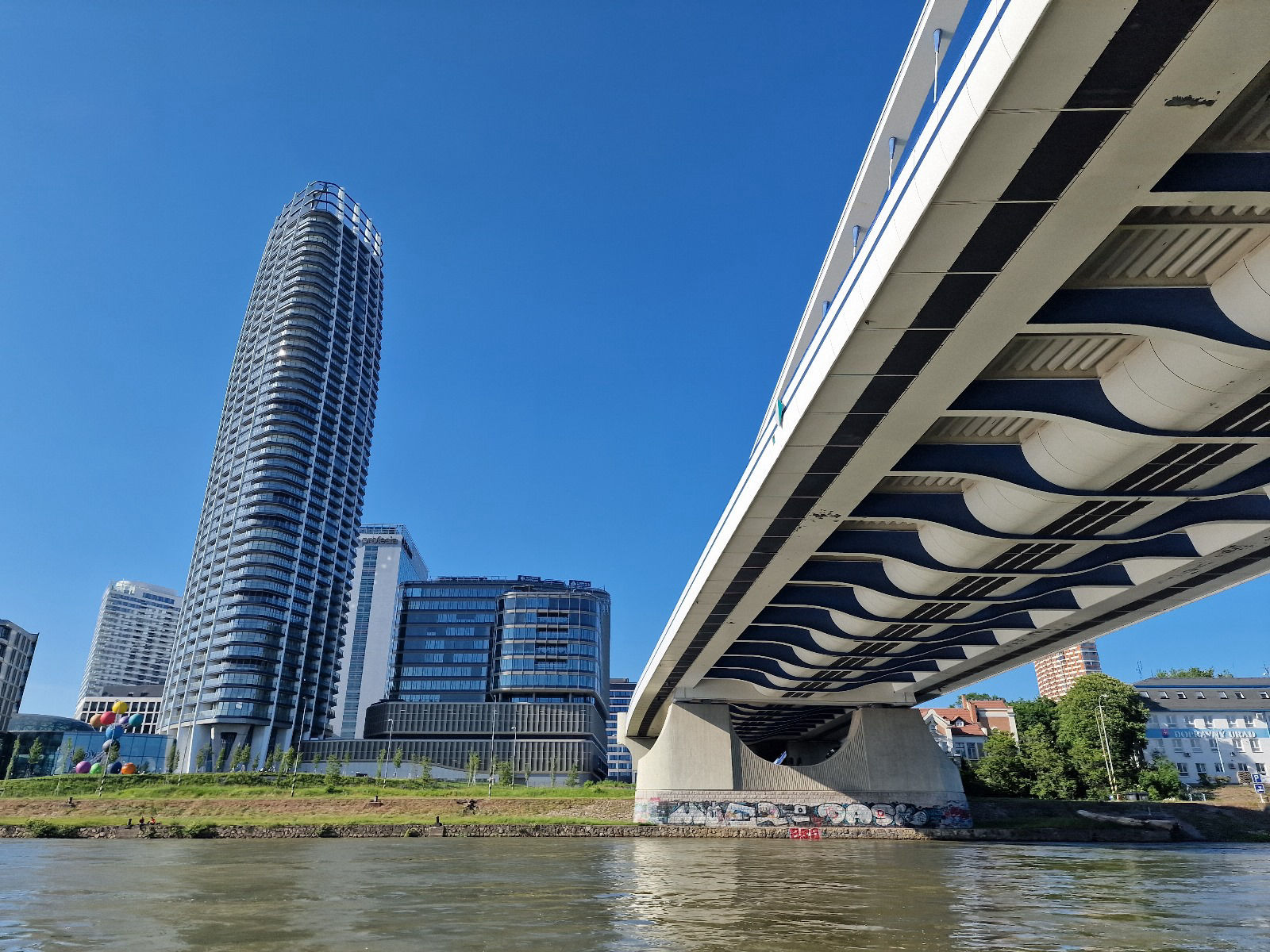 Bratislava z Dunaja10